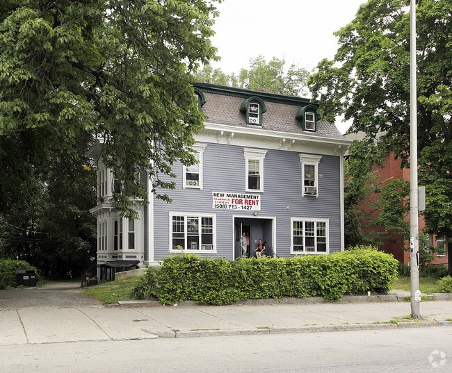 Primary Photo - 776 Main St