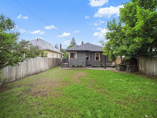 Building Photo - 2612 W Dean Ave