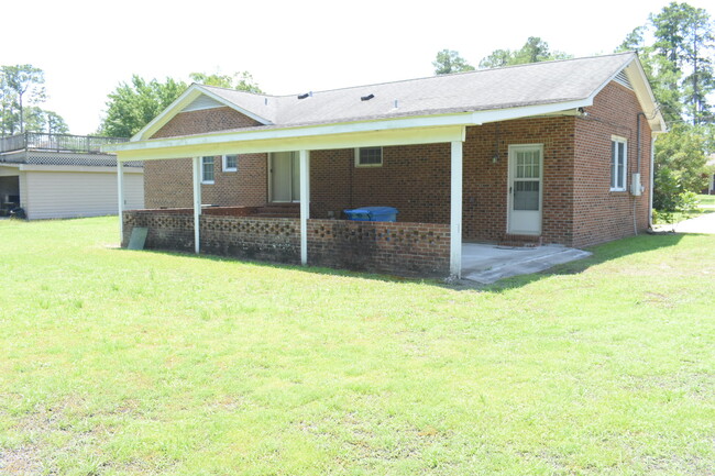 Building Photo - 4119 Fairlawn Dr