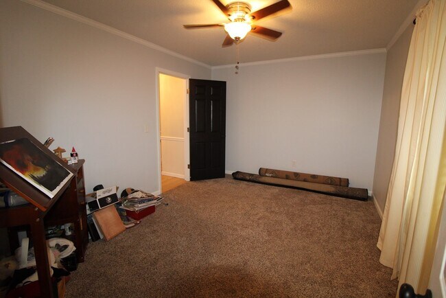 Building Photo - 2107 Tanglewood Rd