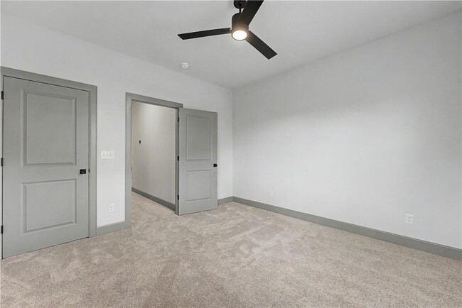 Building Photo - 1081 Mammoth St