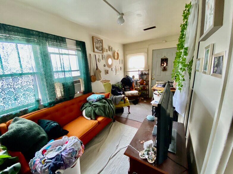 Building Photo - 127 Lorentz St