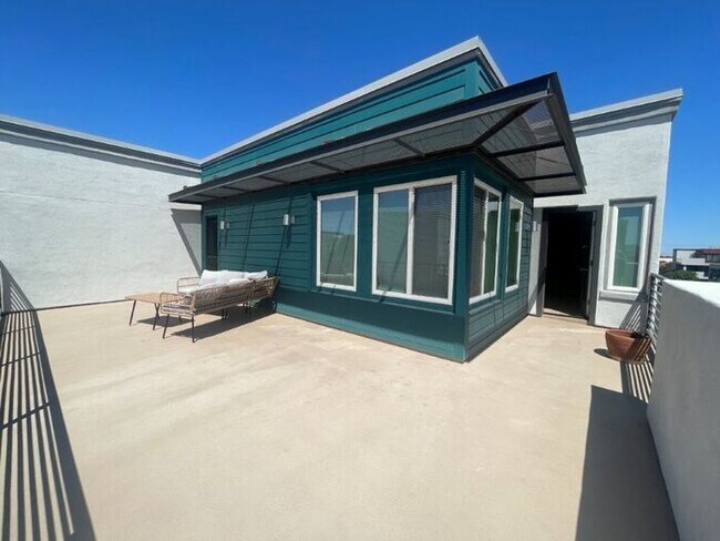 Building Photo - 1250 Abbey Ln