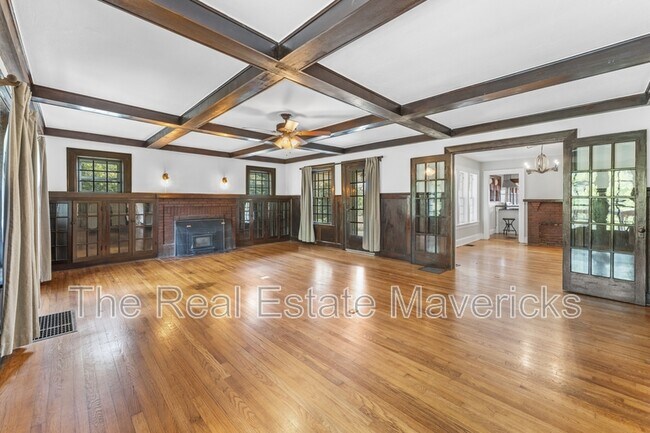 Building Photo - 3320 Montview Dr