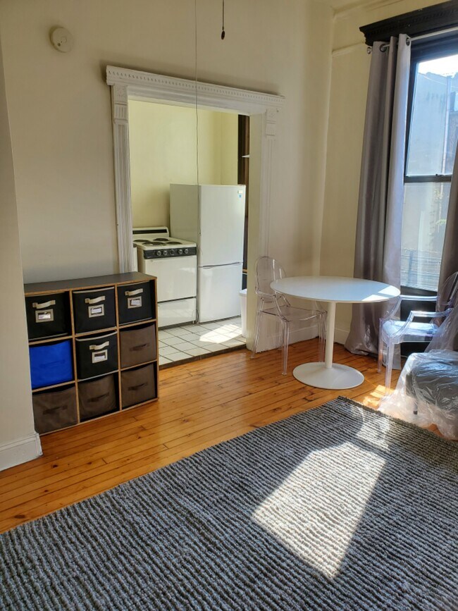 Building Photo - 12 E 128th St
