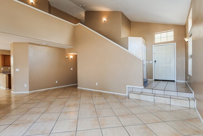 Building Photo - 1653 N 136th Ln