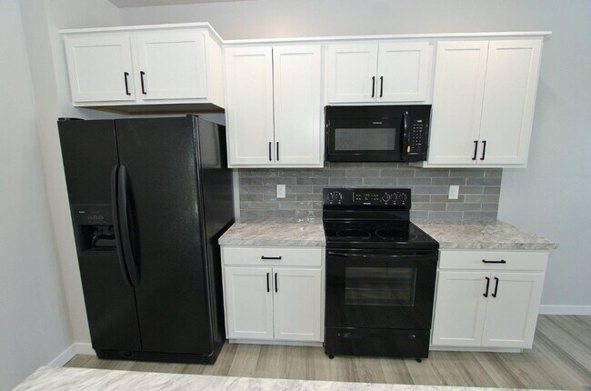 Building Photo - Clean Home in Quiet Neighborhood