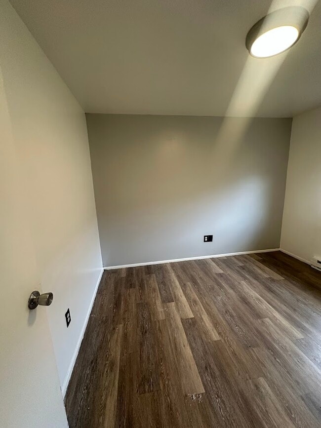 Building Photo - 4365 Powell Rd