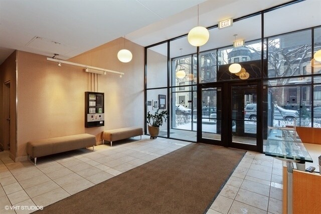 Building Photo - 2740 N Pine Grove Ave