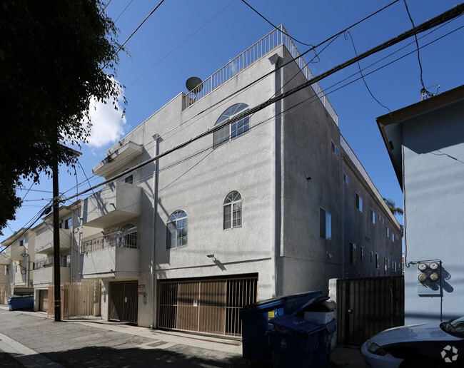 Building Photo - 4136 Inglewood Blvd