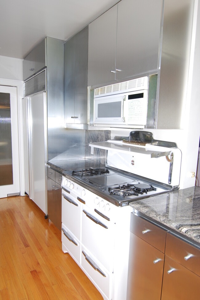 Building Photo - Pristine Craftsman in Belmont Heights!