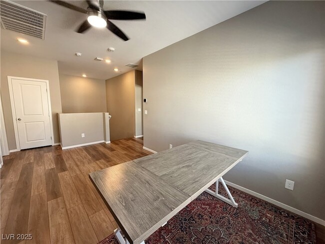 Building Photo - 525 Mossy Cup St