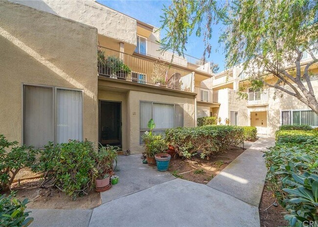Building Photo - 13754 Mango Dr