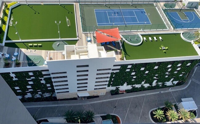 Building Photo - 16385 Biscayne Blvd