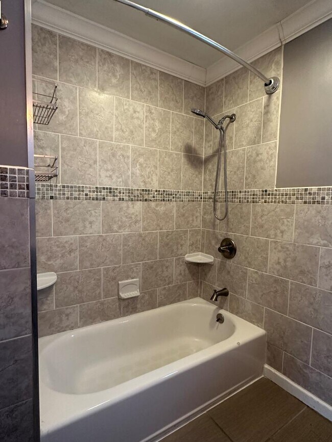 Building Photo - 252 Cumberland Ave