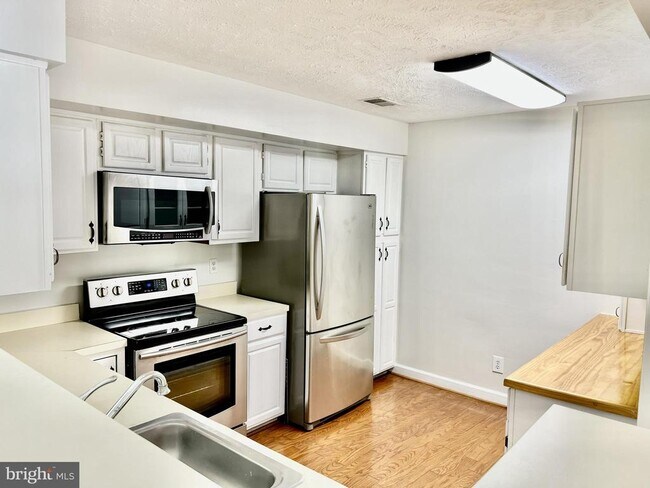 Building Photo - 12002 Ridge Knoll Dr