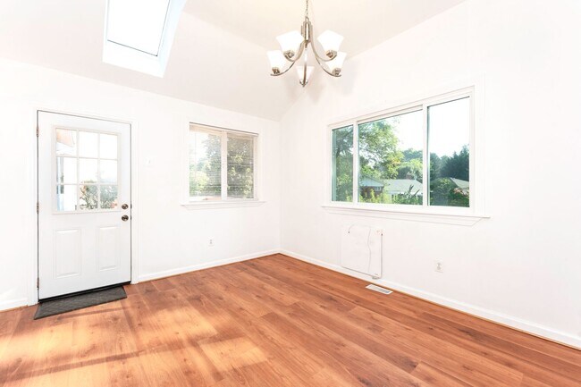 Building Photo - Gorgeous 5BR/3FB Bethesda Home - Spacious ...