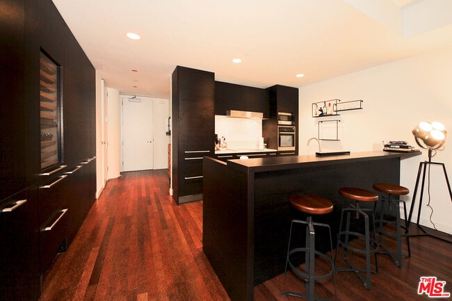 Building Photo - 6250 Hollywood Blvd