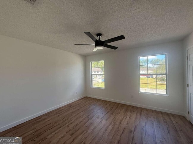 Building Photo - 1100 Pineland Ave