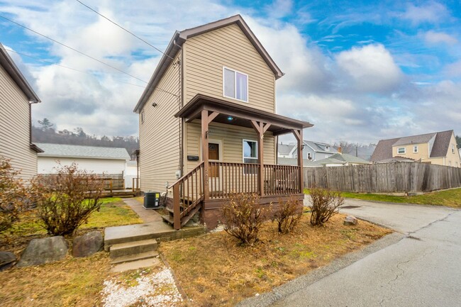 Building Photo - Cozy 1 Bedroom in McKeesport available May...