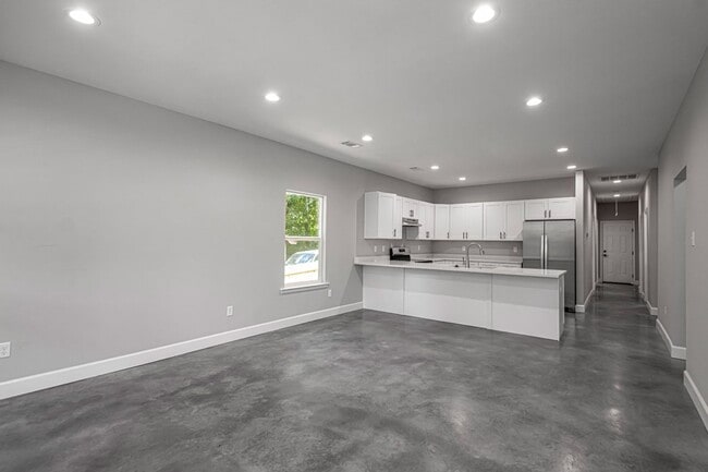 Building Photo - 1621 Wilson Rd