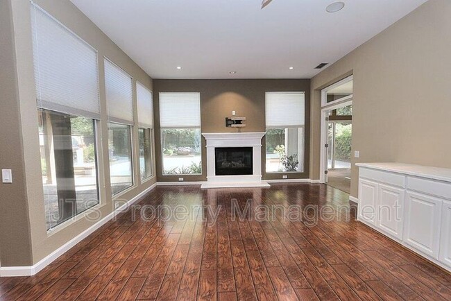 Building Photo - 4107 Ironwood Dr