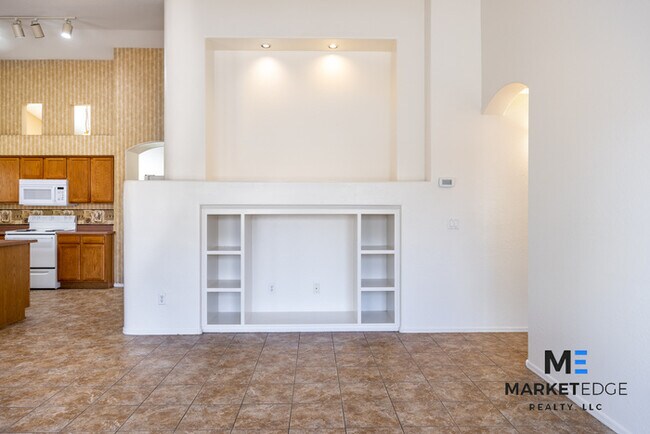 Building Photo - 3Bed/2Bath House at Litchfield Rd/Camelbac...