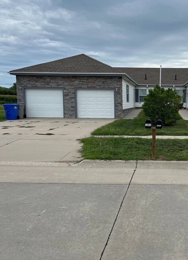 Building Photo - Central City Duplex Left Unit