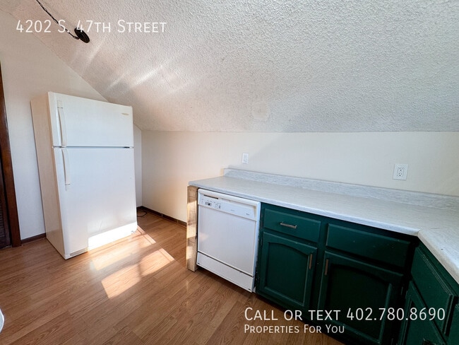 Building Photo - 4202 S 47th St
