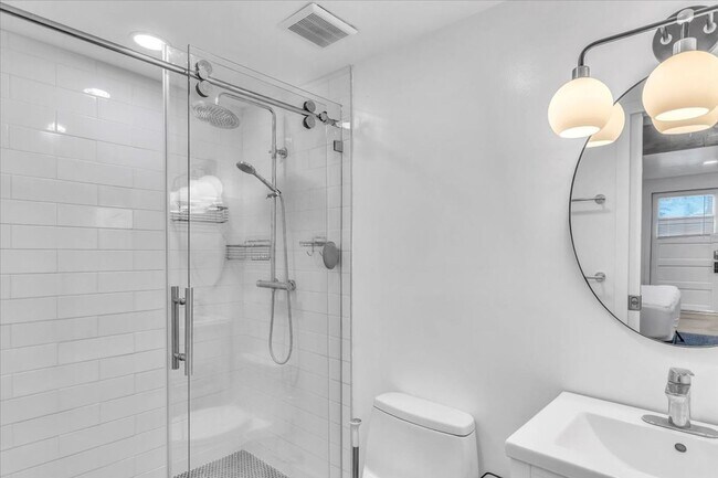 Building Photo - Historic Charm Meets Modern Elegance in Sa...
