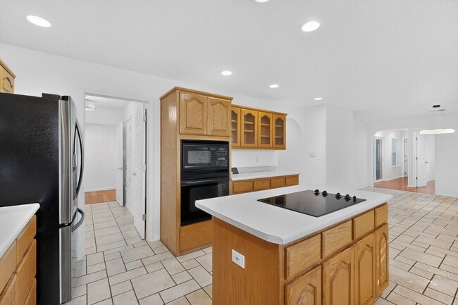 Building Photo - Executive Rental