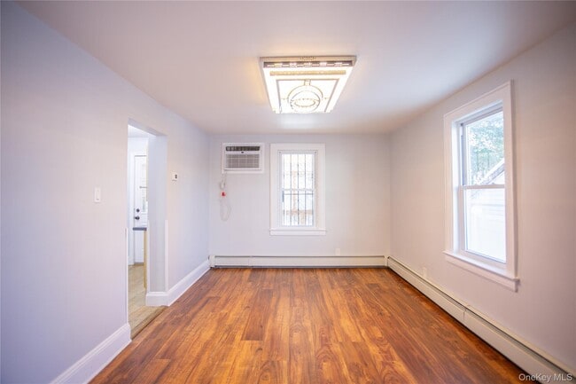 Building Photo - 1261 Waverly St