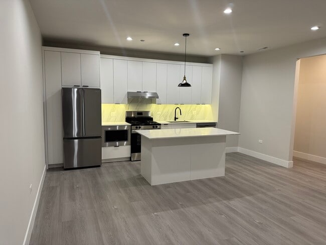 Building Photo - 1414 E 65th Pl