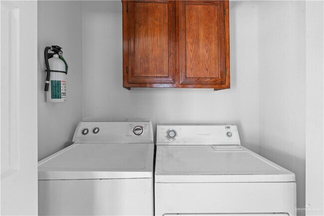 Building Photo - 12 W Faith Hill St