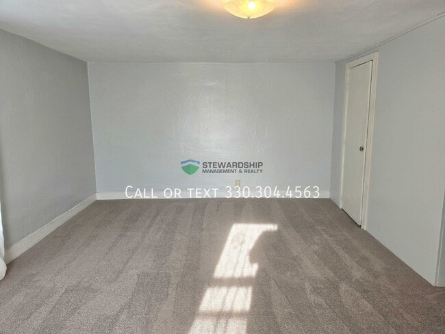 Building Photo - 5573 N Market St