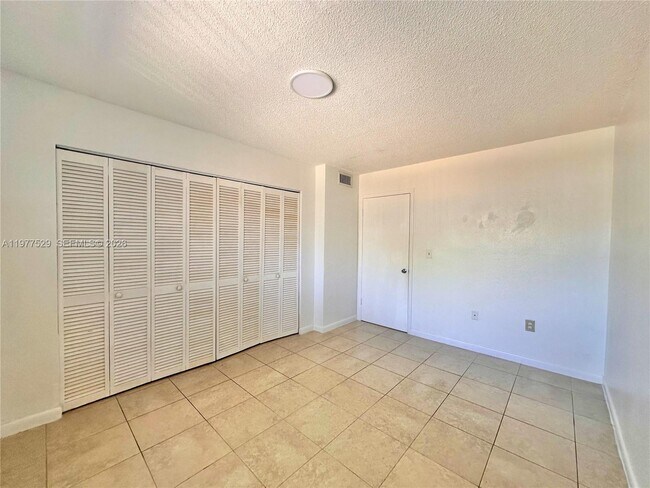 Building Photo - 7423 SW 152nd Ave