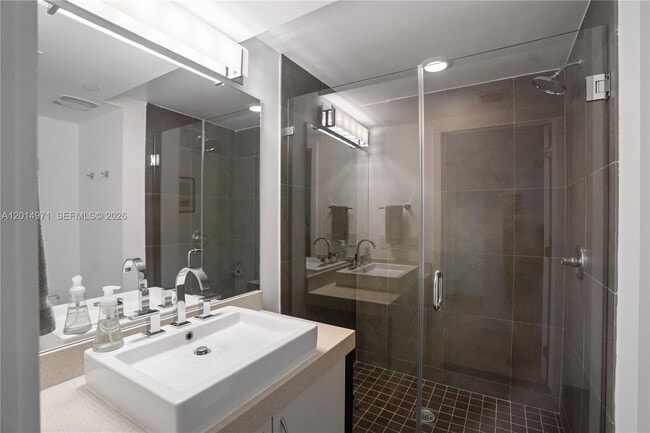 Building Photo - 2130 Park Ave