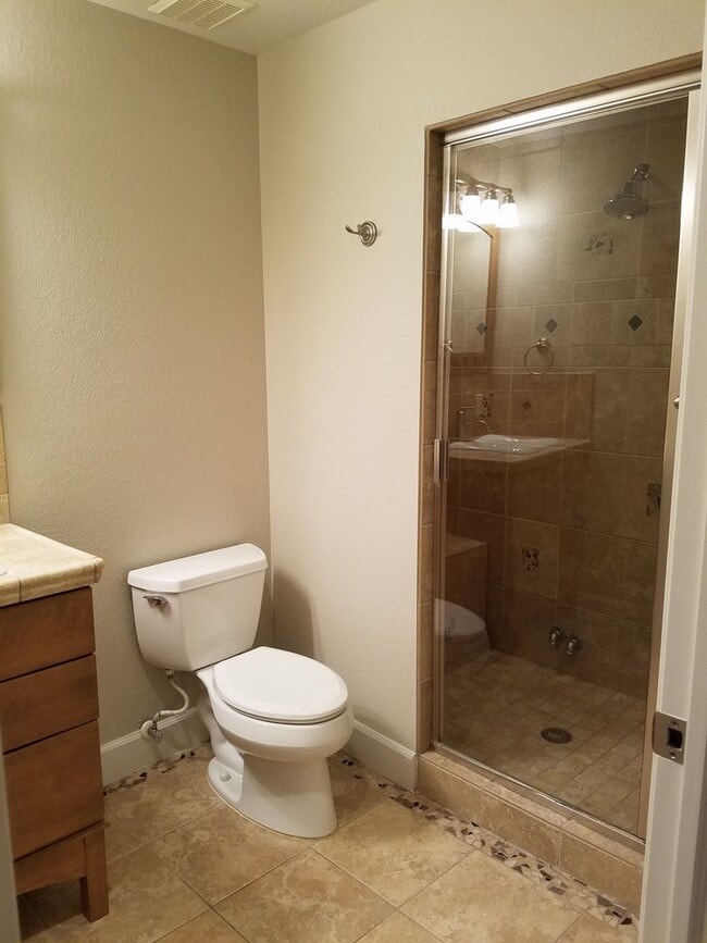 Building Photo - Stunning 4 Bedroom 3.5 Bath Lowry Townhome...