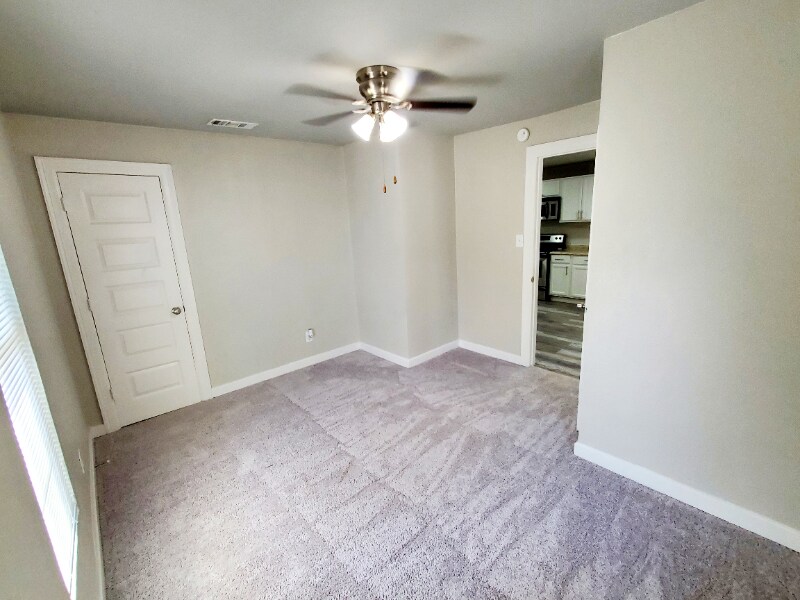 Building Photo - 1623 E Waco Ave