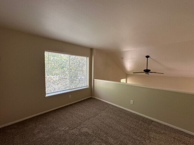 Building Photo - 2-Bedroom Home with Loft in Lakeridge Springs