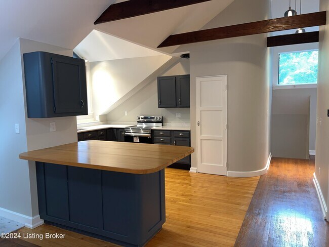 Building Photo - 2541 Cherokee Pkwy