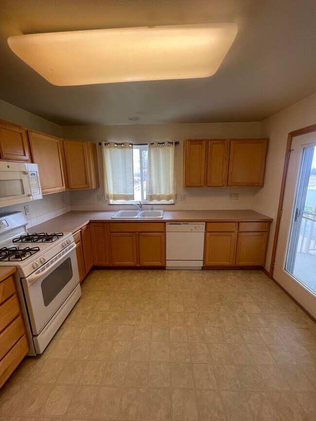 Building Photo - Charming 3 bed 2 bath in Five Mile Prairie! Half off first months rent!