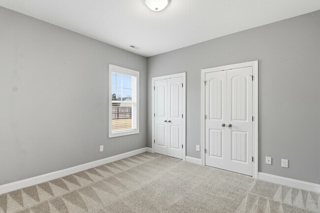 Building Photo - 870 Nor-Am Rd