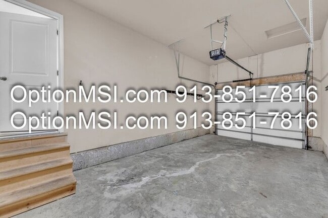 Building Photo - Charming 3-Bedroom Townhouse in Piper School District