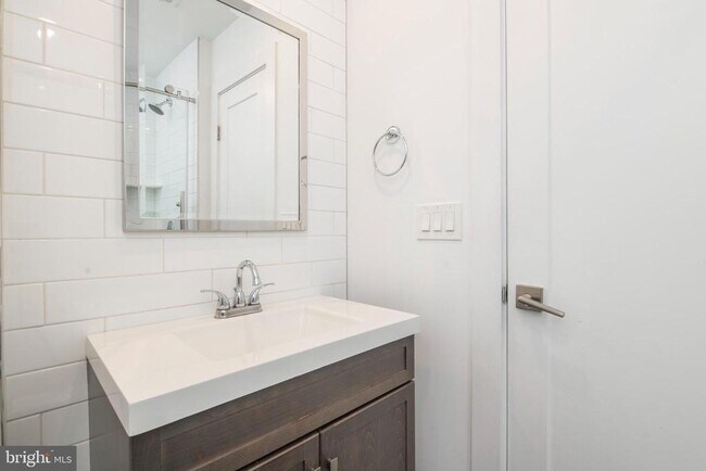 Building Photo - 1206 N 7th St