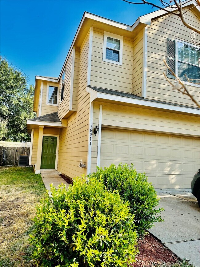 Building Photo - 16011 Sandy Path Ln