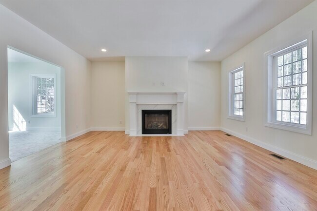 Building Photo - 22 Reeds Ferry Way