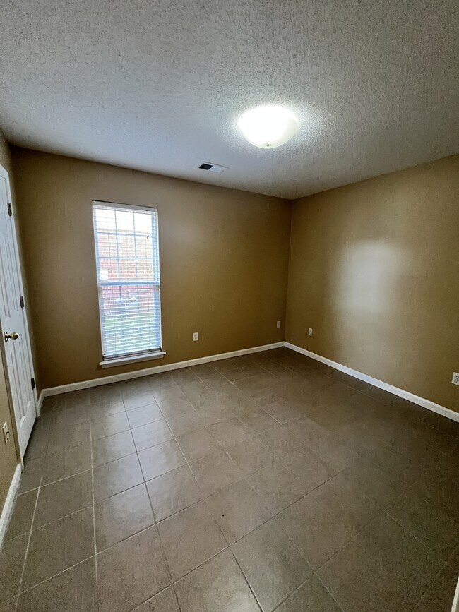 Building Photo - 5367 Kalian Cove