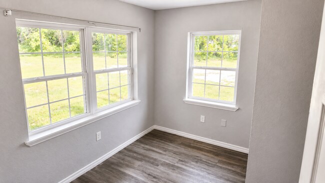 Building Photo - Huge 4BR/1BA Dade City Home with a Massive Backyard!