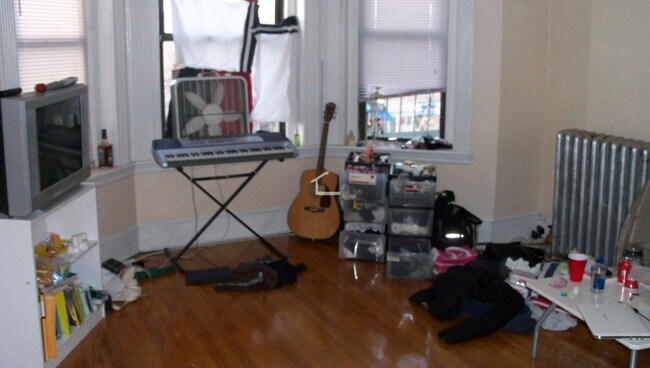 Primary Photo - Brighton Studio right near the subway- ama...